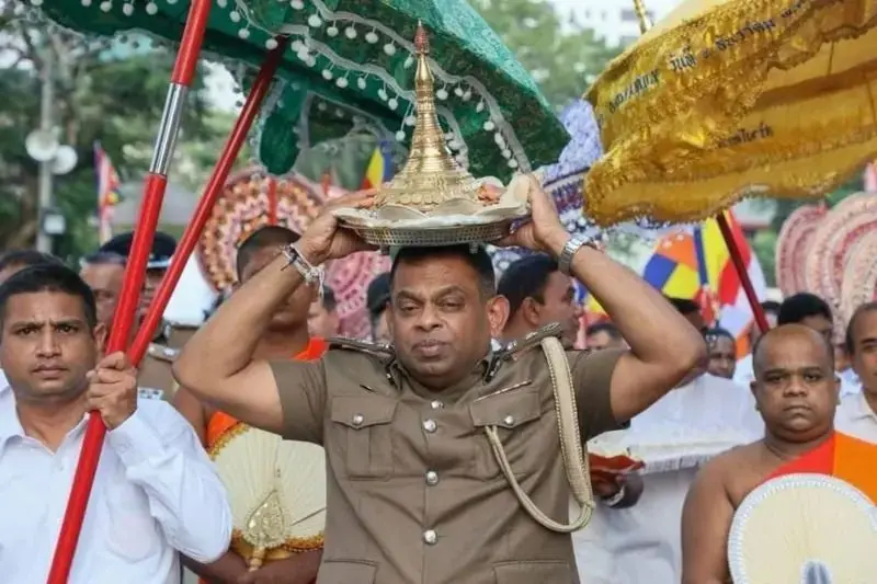 இலங்கை குற்றப் புலனாய்வு அதிகாரிகள் மீது துப்பாக்கிச்சூடு: கைது  உத்தரவை அடுத்து தலைமறைவான  மாஅதிபர் அதிபரை