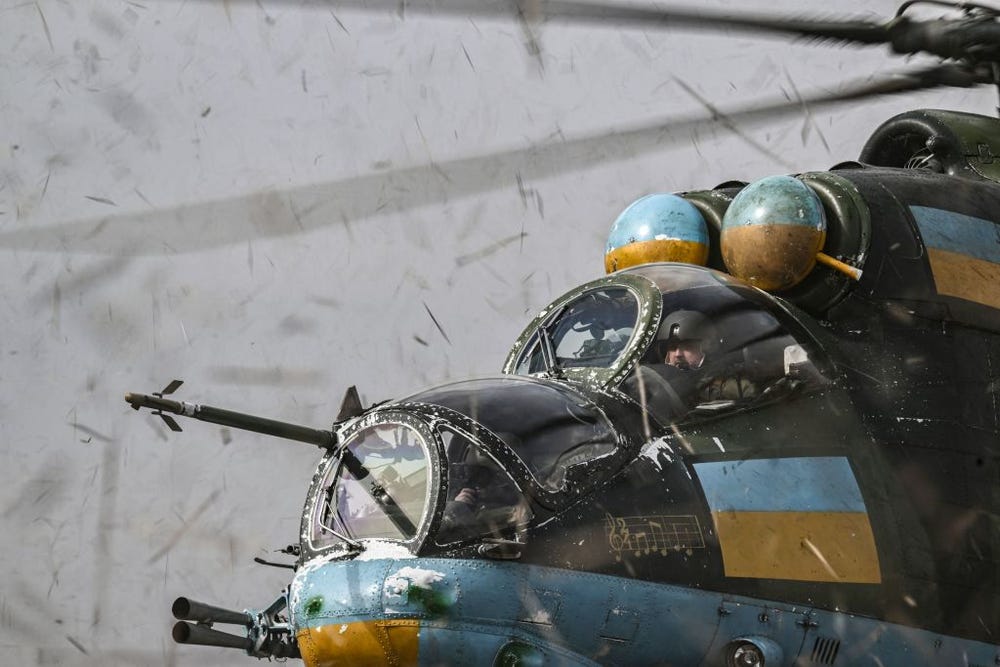 Flying attack helicopters low on risky runs the way they do in Ukraine is far from easy, former Super Cobra pilot says