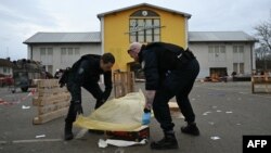 1 dead, several wounded in 'Islamist' knife attack in France