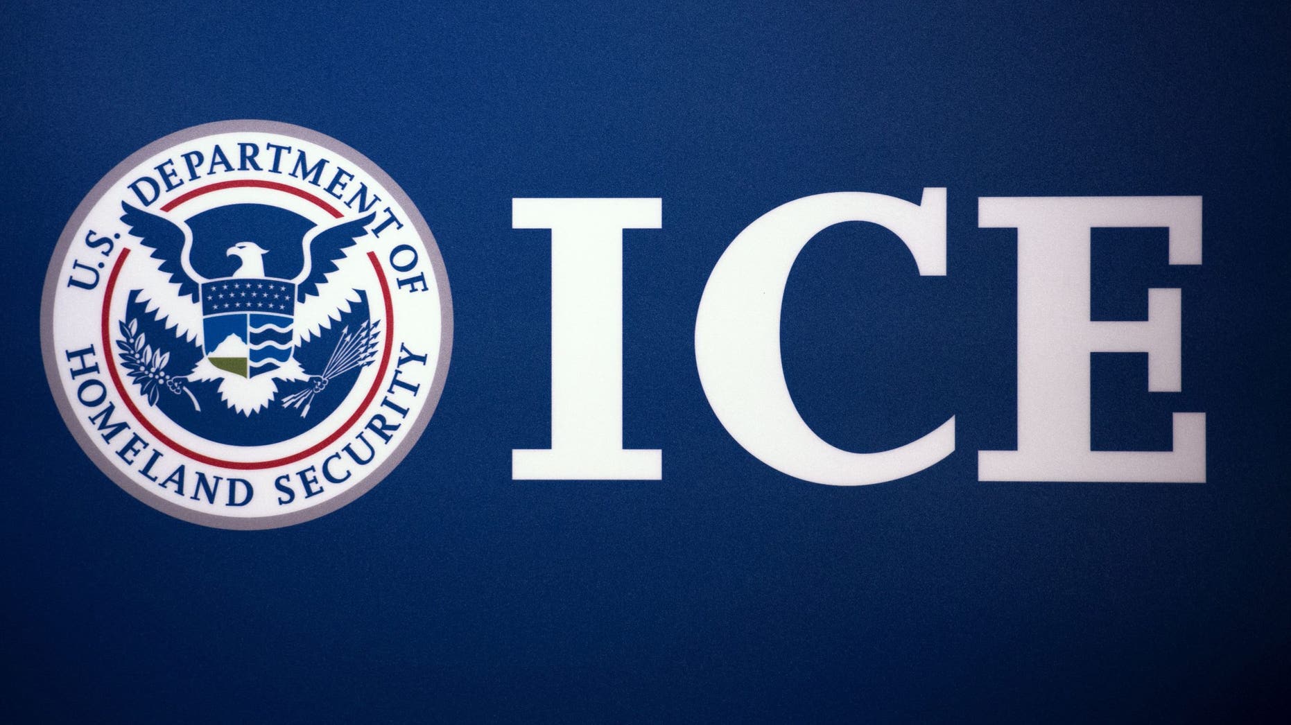 DHS Sec Noem doubles down on calls for illegal migrants to self-deport, announces enforcement of registry