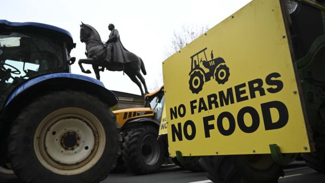 Foreign farm workers can come to UK for another five years