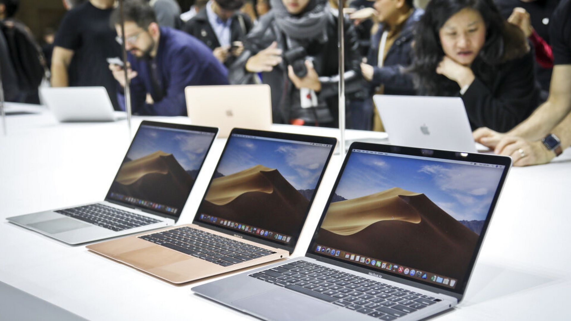 Apple’s shares surge despite the largest China sales drop in one year
