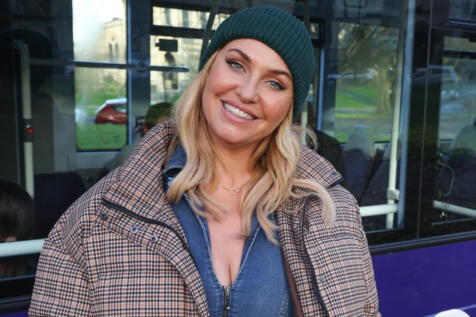Josie Gibson presents This Morning on crutches after 'excruciating' injury in Dubai