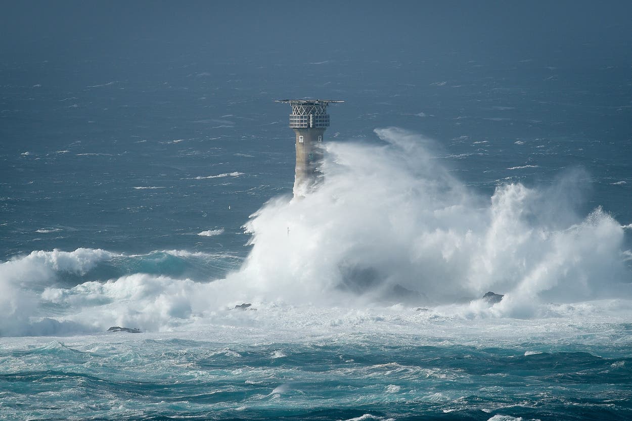 Locals told to buy earplugs to cope with faulty lighthouse alarm which sounds every 13 seconds