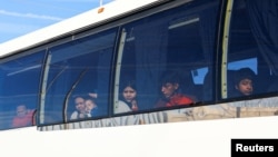 2 US deportation flights head to Venezuela, alleged gang members aboard