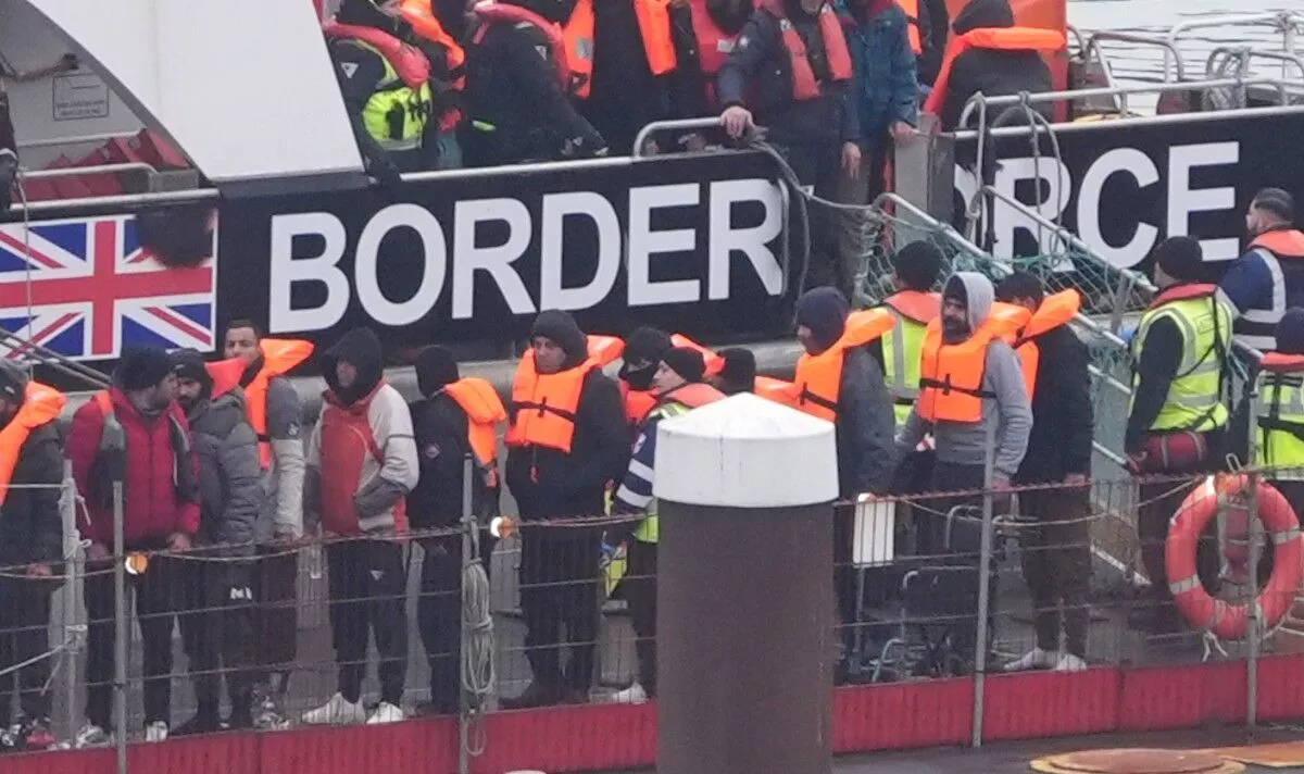 Map shows exactly how people smugglers are getting migrants across Channel 