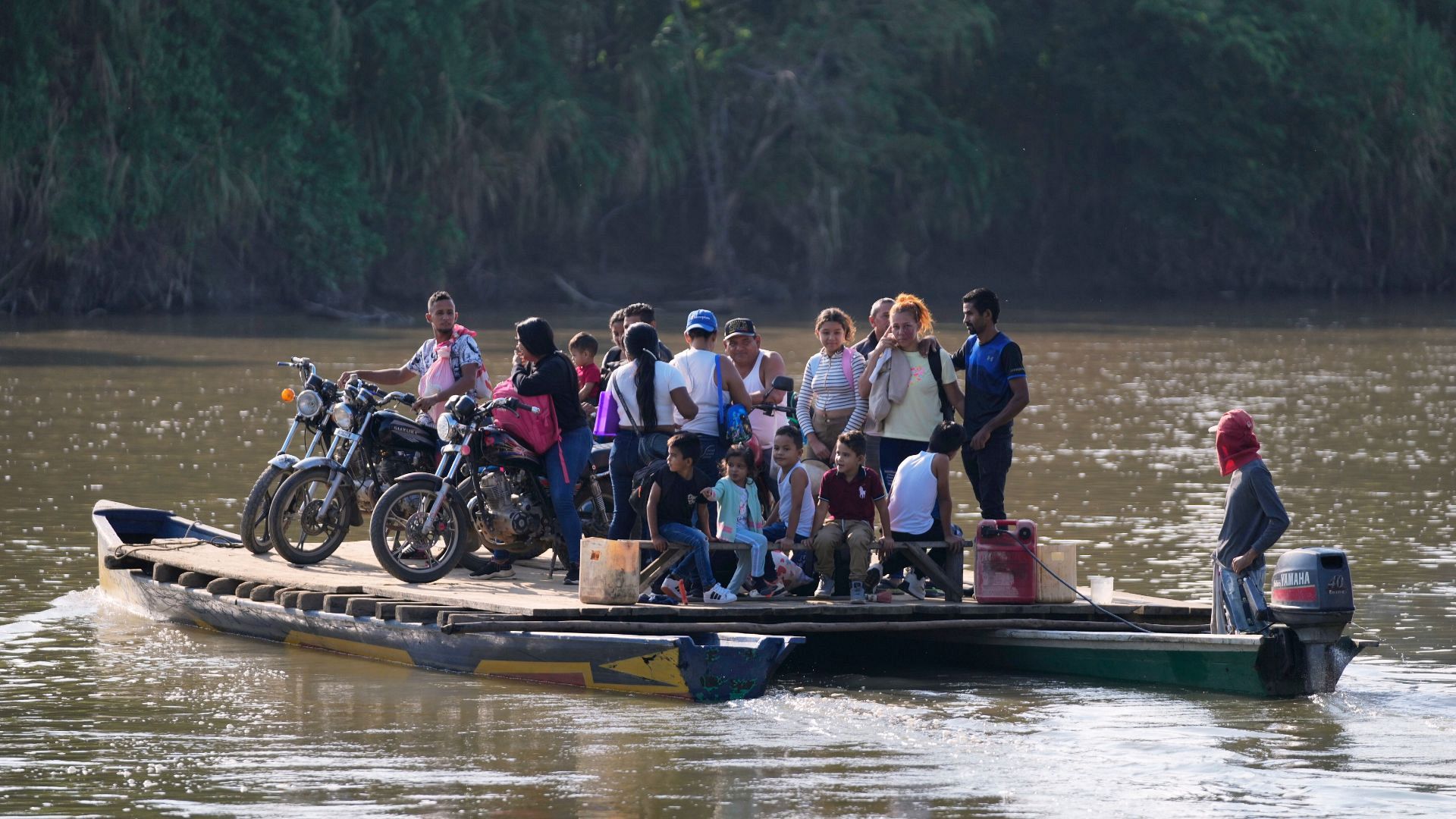 Colombians flee to Venezuela as rebel violence escalates
