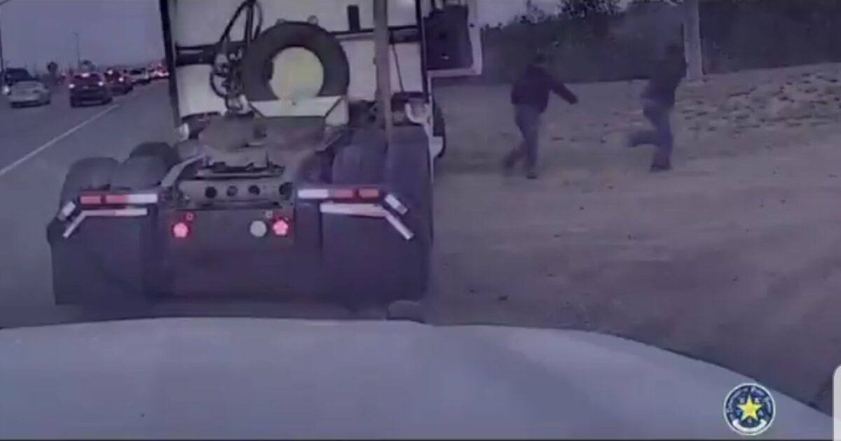 Texas DPS Arrest Multiple Illegal Aliens and Smuggler After Traffic Stop - K9 Unit Tracks in Brush After Several Flee Truck (VIDEO)