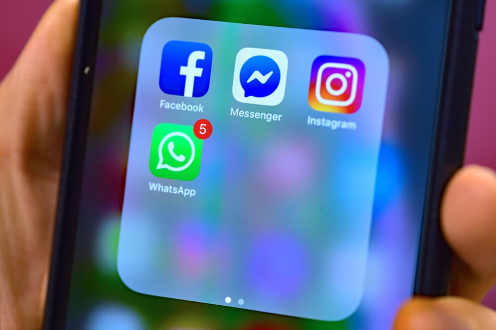 WhatsApp crashes across UK as thousands hit by messaging and connection issues 