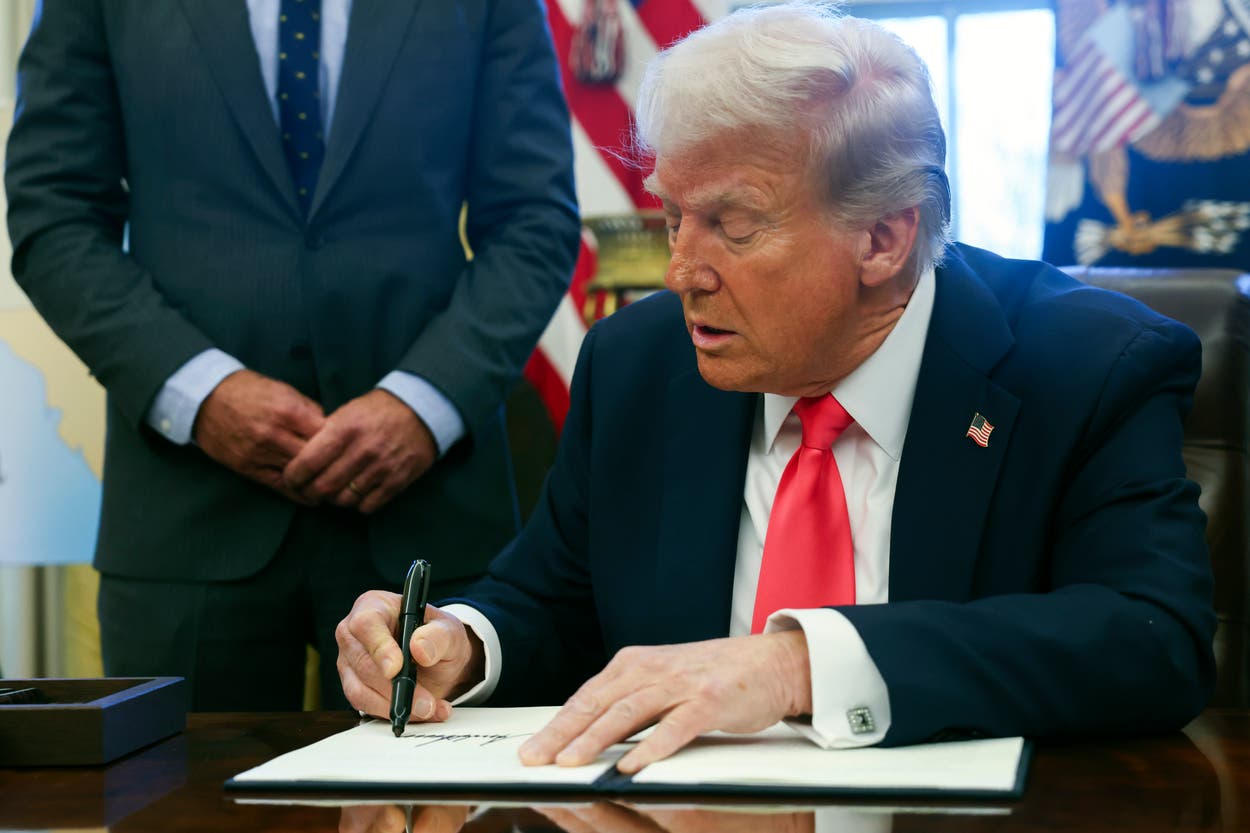 Donald Trump signs executive order making English official language of US