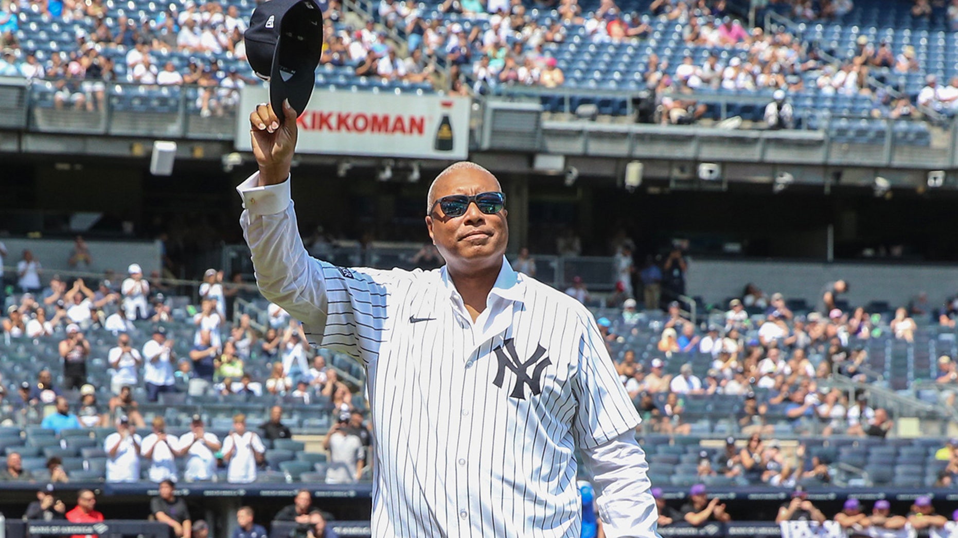 Bernie Williams explains 'mixed emotions' for Yankees ditching no-facial hair policy