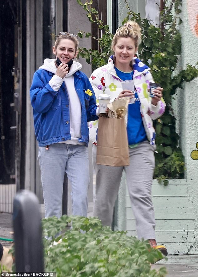 Kristen Stewart steps out in the rain to pick up food in Los Angeles