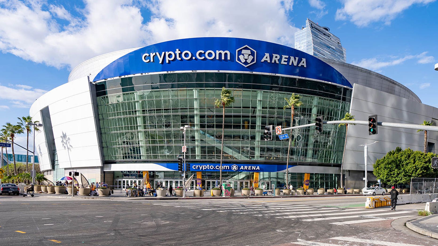 Fans brawl after Luka Doncic's first game against former team in Los Angeles; Lakers fan knocked out