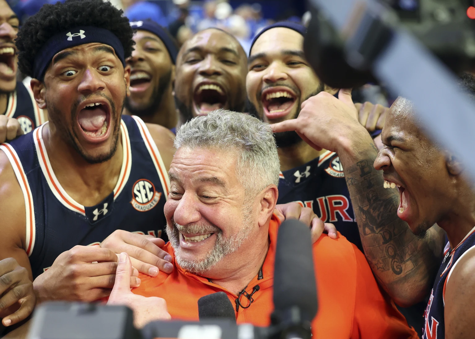 Kelly scores 30, No. 1 Auburn rolls No. 17 Kentucky 94-78