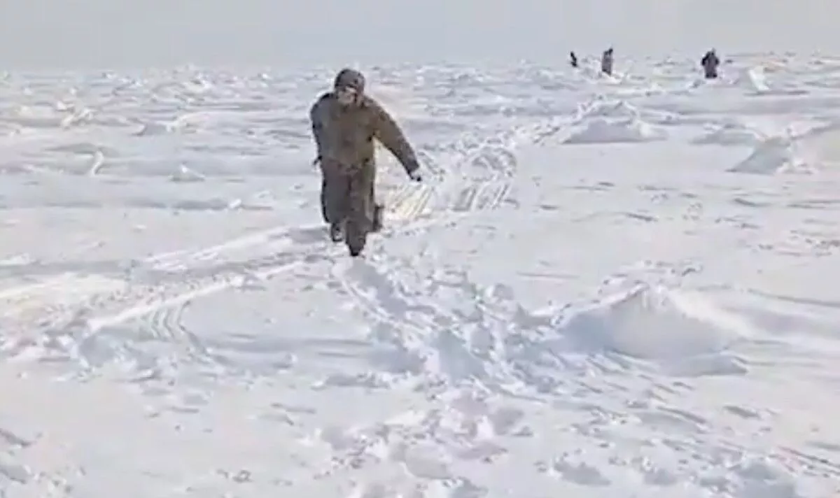 Emergency rescue mission launched in Russia as 200 trapped on floating ice