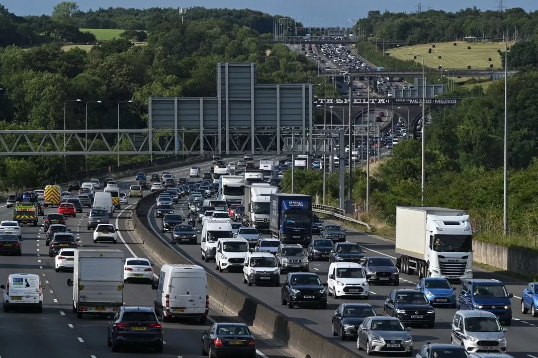 M25 travel warning as closures to hammer Heathrow and Gatwick journeys