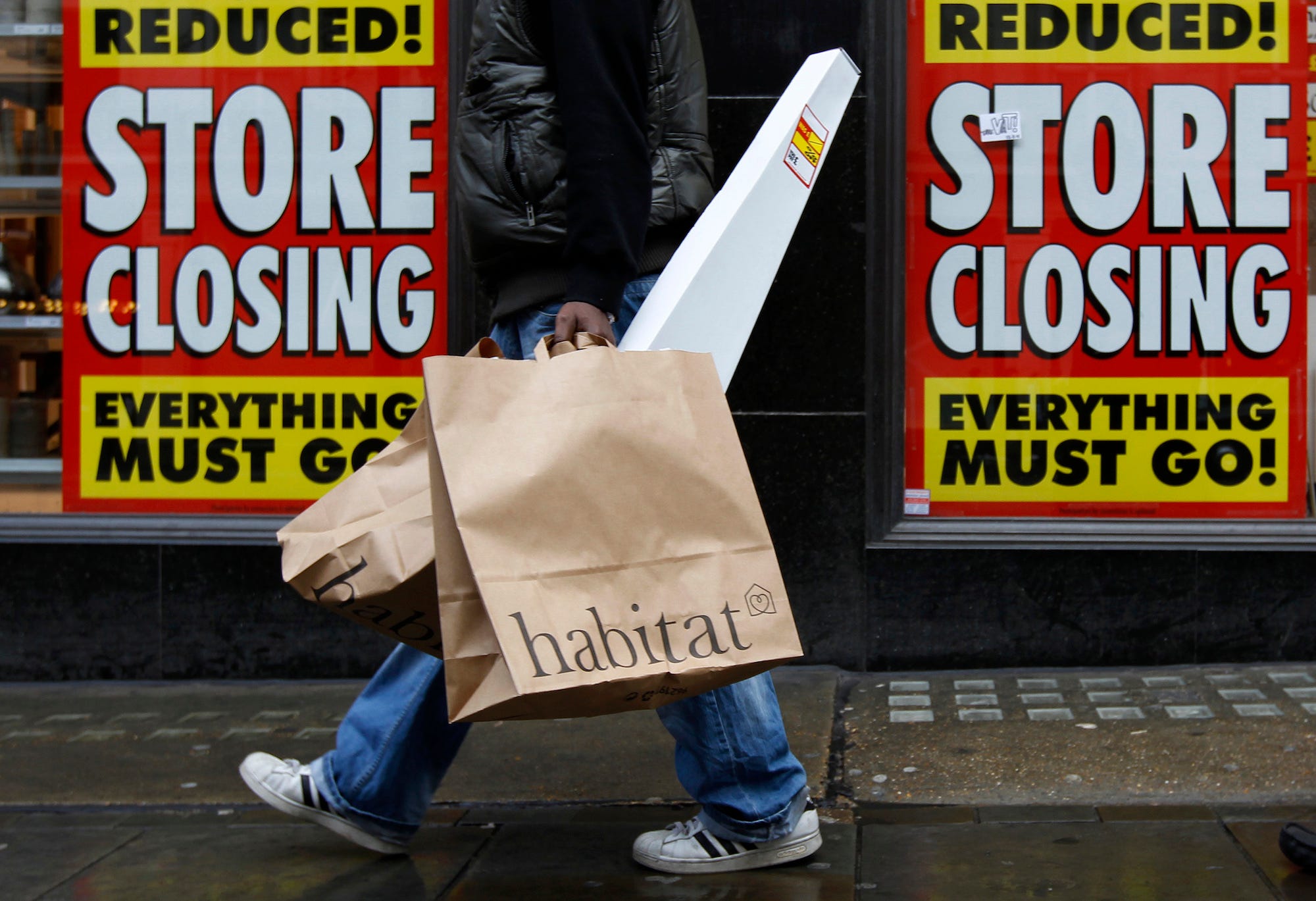 These 7 recession indicators are still glaring bright red, signaling a sharp downturn could be imminent despite surging GDP and low unemployment       