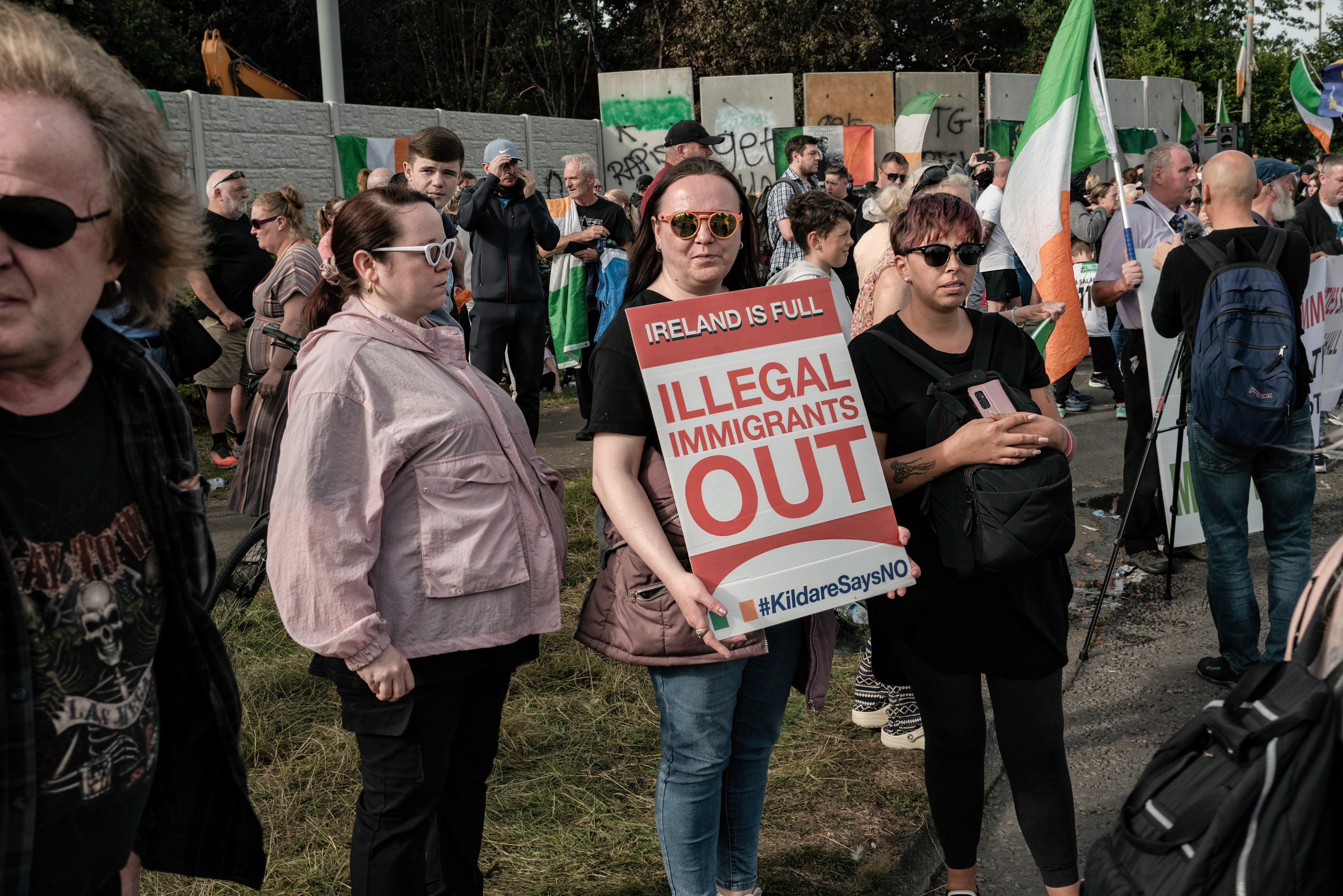 Vigilantes, arson & ‘rapist’ stabbing… How Ireland’s migrant crisis sparked fury as tent cities pop up acro...