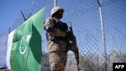 Insurgents kill seven bus passengers in southwestern Pakistan