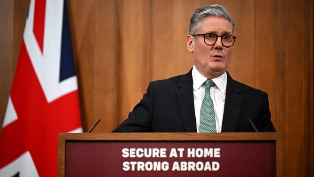 Starmer shifts to the right to tame Trump